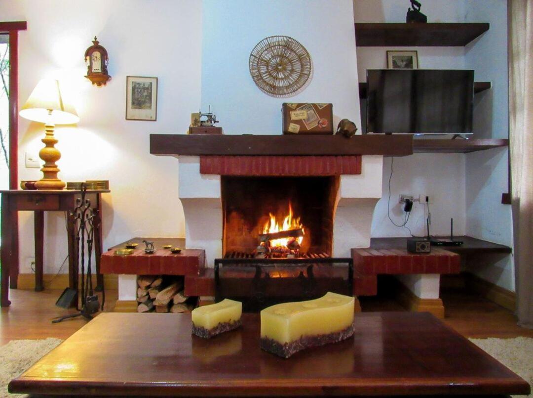 Chale Com Lareira E Wi-Fi Em Campos Do Jordao - Sp Villa Exterior photo