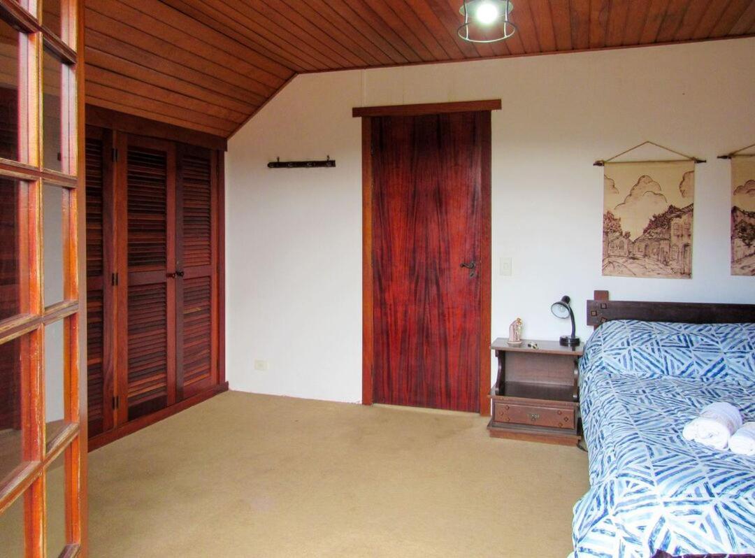 Chale Com Lareira E Wi-Fi Em Campos Do Jordao - Sp Villa Exterior photo